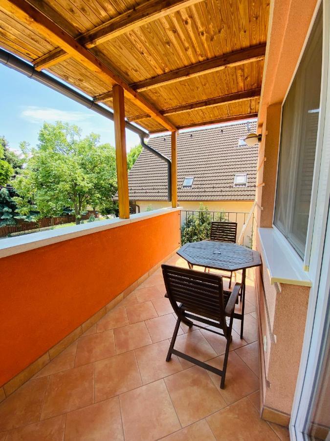 Appartement Gabi Lux Apartman à Hajdúszoboszló Extérieur photo
